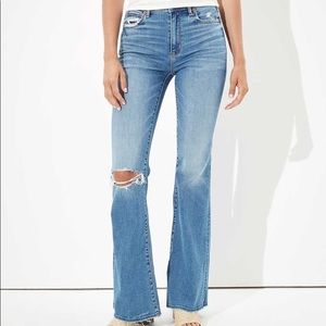 AMERICAN EAGLE RIPPED SUPER HIGH RISE FLARE JEANS SIZE 10